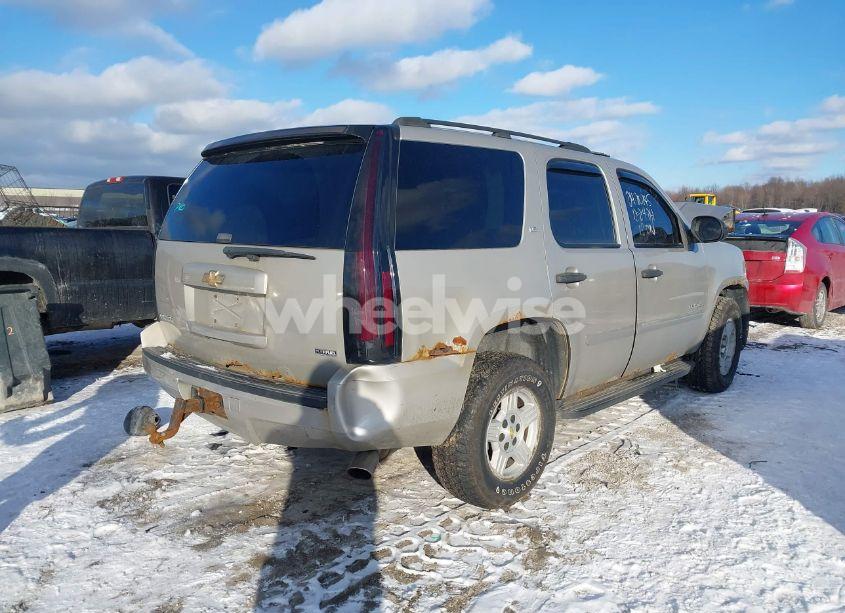 Photo 4 of 2007 Chevrolet Tahoe LS (VIN 1GNFK13067R216373)