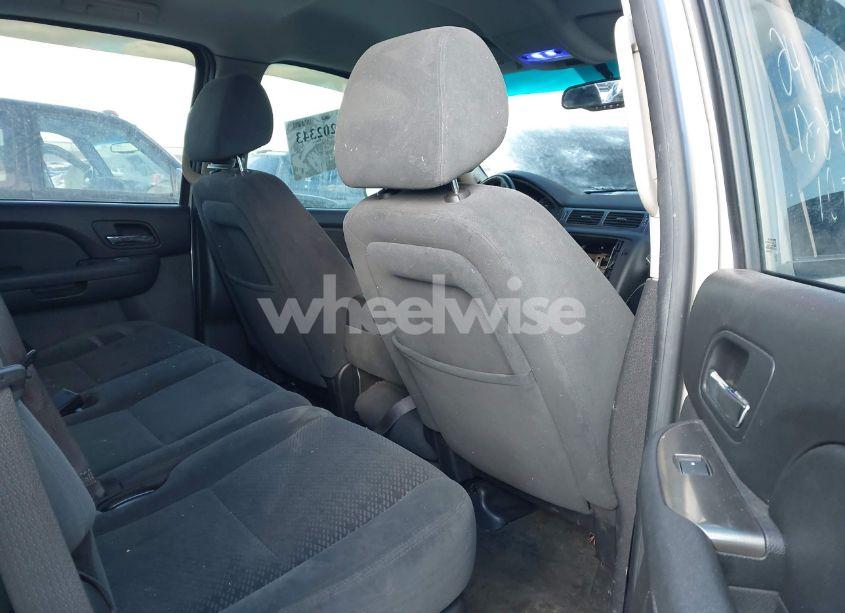 Photo 8 of 2007 Chevrolet Tahoe LS (VIN 1GNFK13067R216373)