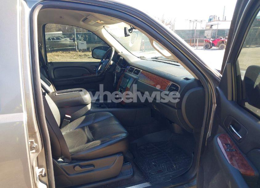 Photo 5 of 2007 Chevrolet Tahoe LT (VIN 1GNFK13067R294751)