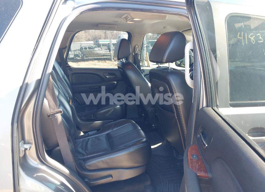 Photo 8 of 2007 Chevrolet Tahoe LT (VIN 1GNFK13067R294751)