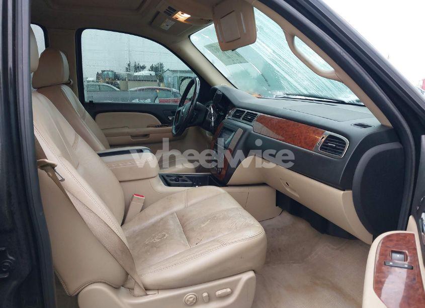 Photo 5 of 2007 Chevrolet Tahoe LT (VIN 1GNFK13067R391027)