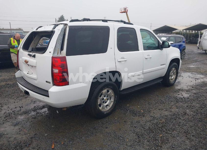 Photo 4 of 2008 Chevrolet Tahoe LT (VIN 1GNFK13068R100382)