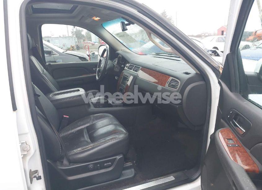 Photo 5 of 2008 Chevrolet Tahoe LT (VIN 1GNFK13068R100382)