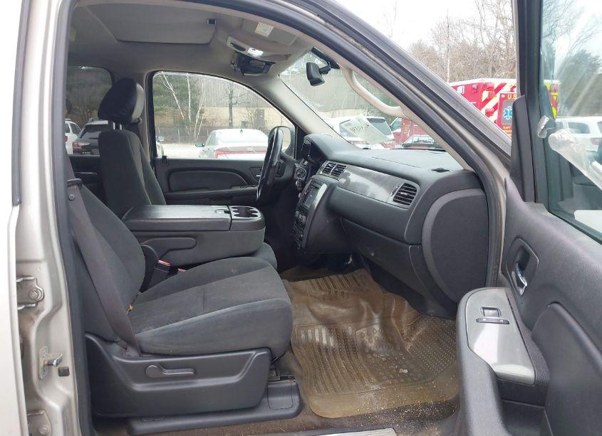 Photo 5 of 2008 Chevrolet Tahoe LS (VIN 1GNFK13068R135925)