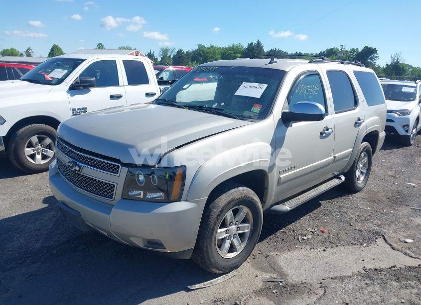 Photo 2 of 2008 Chevrolet Tahoe LT (VIN 1GNFK13068R199656)