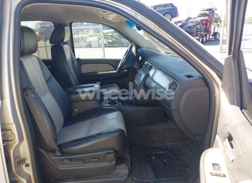 Photo 5 of 2008 Chevrolet Tahoe LT (VIN 1GNFK13068R199656)