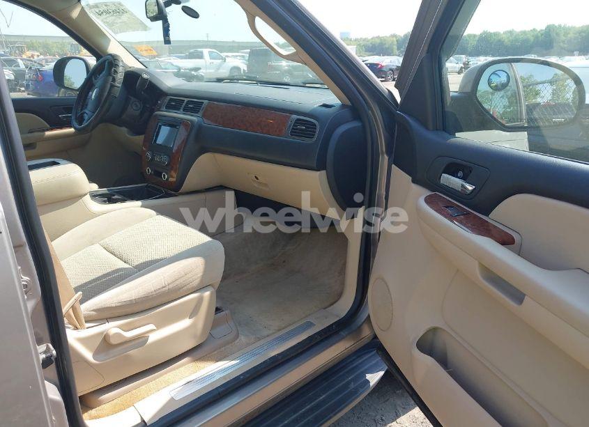 Photo 5 of 2007 Chevrolet Tahoe LT (VIN 1GNFK13077J130469)