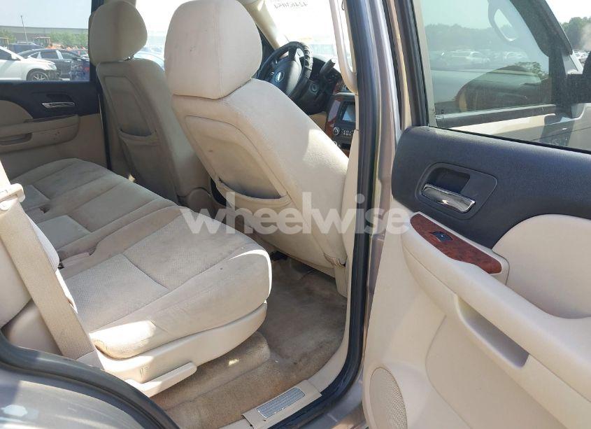 Photo 8 of 2007 Chevrolet Tahoe LT (VIN 1GNFK13077J130469)