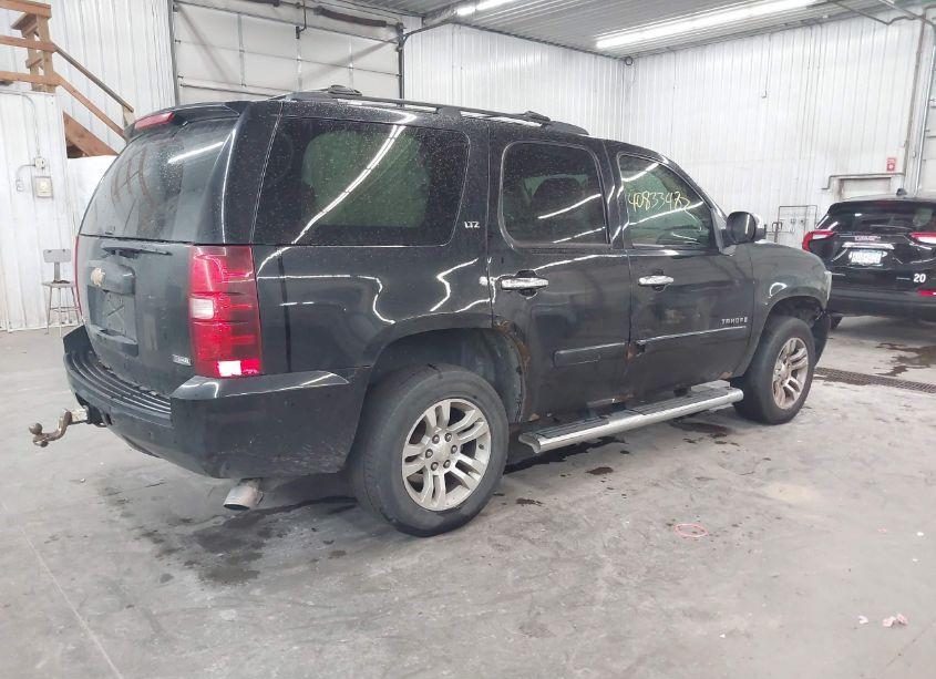 Photo 4 of 2007 Chevrolet Tahoe LTZ (VIN 1GNFK13077J329313)