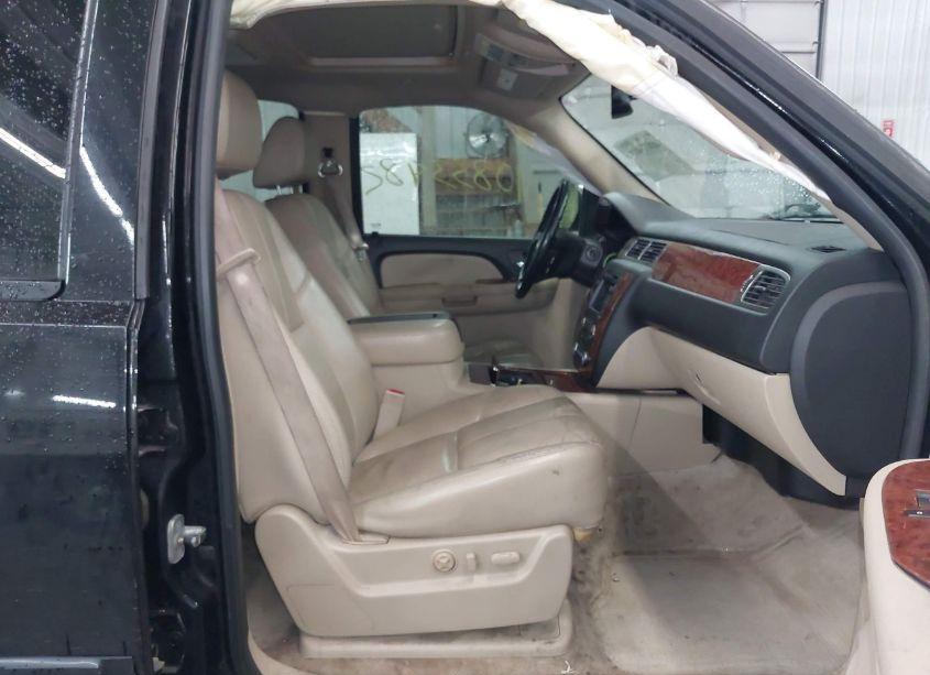 Photo 5 of 2007 Chevrolet Tahoe LTZ (VIN 1GNFK13077J329313)