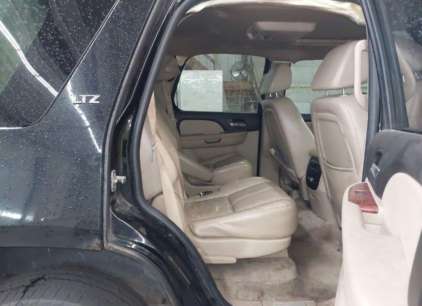 Photo 8 of 2007 Chevrolet Tahoe LTZ (VIN 1GNFK13077J329313)