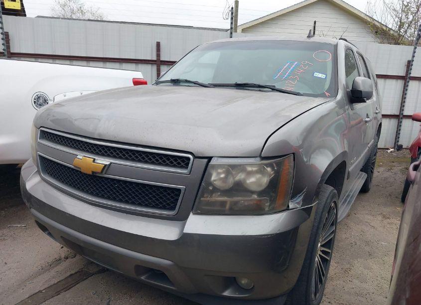 Photo 2 of 2007 Chevrolet Tahoe LT (VIN 1GNFK13077R329913)