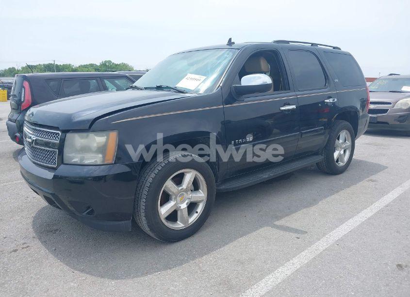 Photo 2 of 2007 Chevrolet Tahoe LTZ (VIN 1GNFK13077R352902)