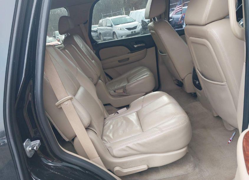 Photo 8 of 2007 Chevrolet Tahoe LTZ (VIN 1GNFK13077R392137)