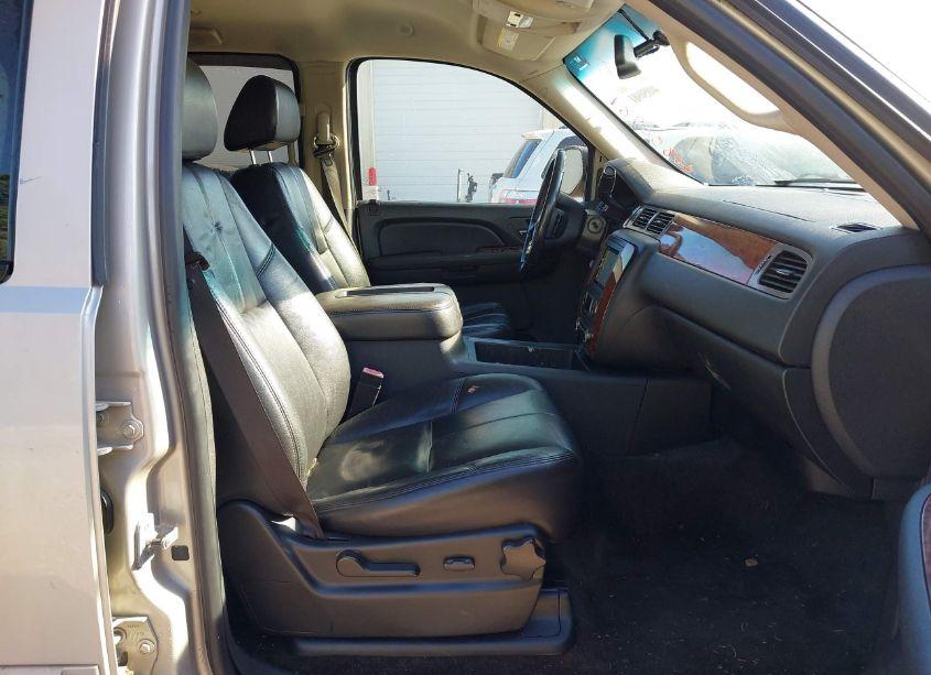 Photo 5 of 2008 Chevrolet Tahoe LT (VIN 1GNFK13078J121465)