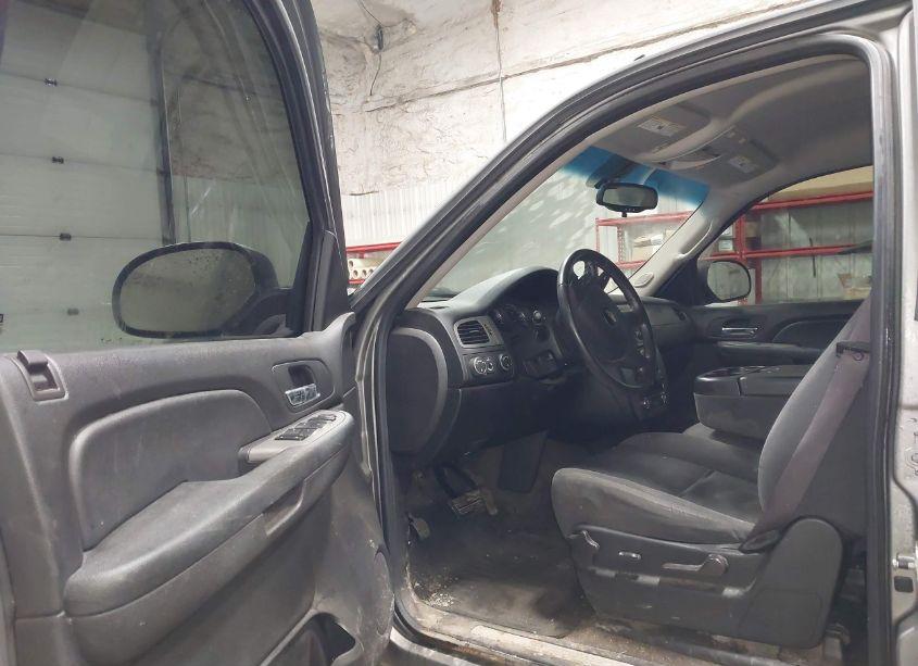 Photo 5 of 2009 Chevrolet Tahoe LS (VIN 1GNFK13079R179854)