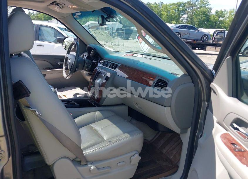 Photo 5 of 2008 Chevrolet Tahoe LT (VIN 1GNFK13088J102259)