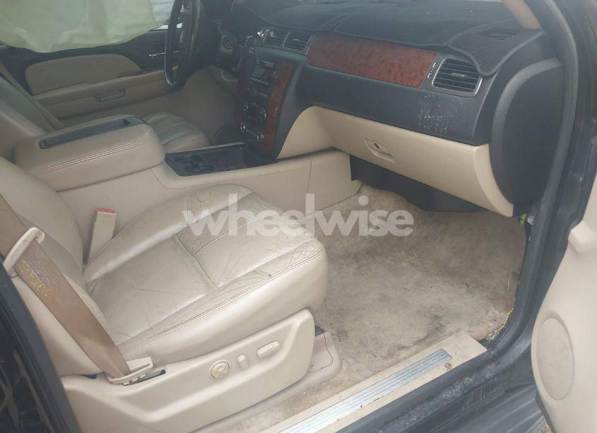 Photo 5 of 2007 Chevrolet Tahoe LTZ (VIN 1GNFK13097R132998)