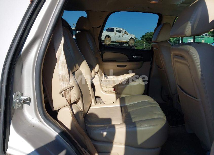 Photo 8 of 2007 Chevrolet Tahoe LTZ (VIN 1GNFK13097R174619)