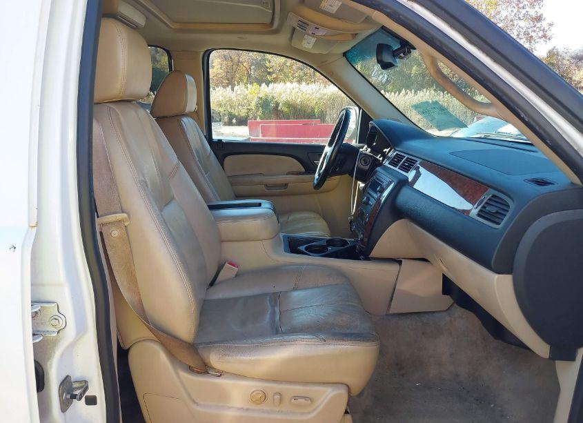 Photo 5 of 2007 Chevrolet Tahoe LT (VIN 1GNFK13097R284439)