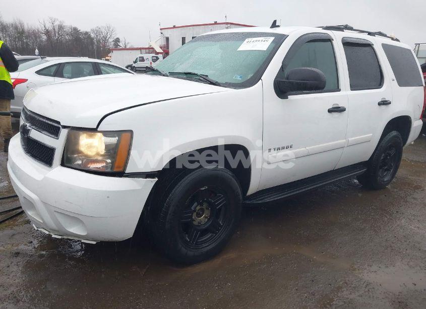 Photo 2 of 2007 Chevrolet Tahoe LS (VIN 1GNFK13097R333042)