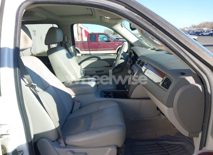 Photo 5 of 2007 Chevrolet Tahoe LT (VIN 1GNFK13097R387778)