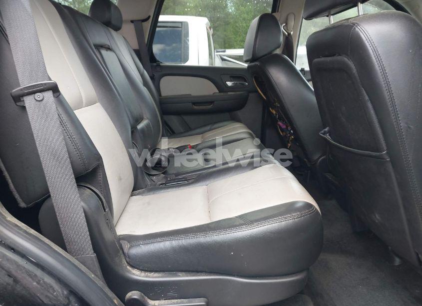 Photo 8 of 2007 Chevrolet Tahoe LT (VIN 1GNFK13097R388333)