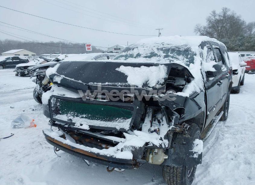 Photo 2 of 2008 Chevrolet Tahoe LS/LT/LTZ (VIN 1GNFK13098R178638)