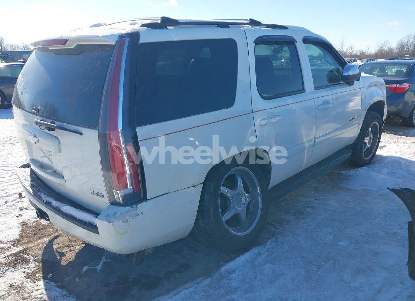 Photo 4 of 2007 Chevrolet Tahoe LT (VIN 1GNFK130X7J247351)