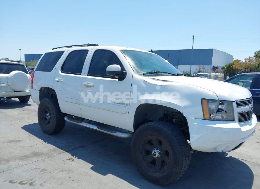 2007 Chevrolet Tahoe LT (VIN 1GNFK130X7R256830) main photo