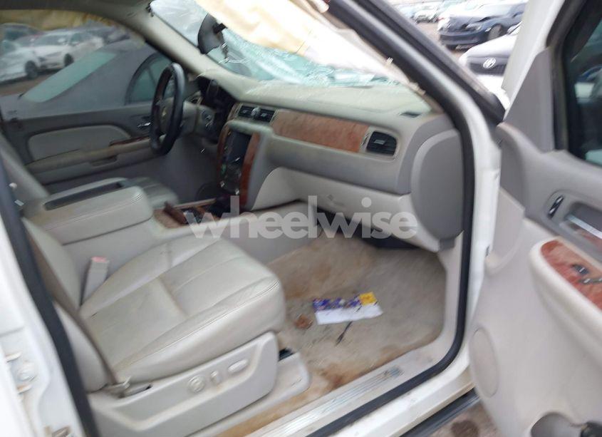 Photo 5 of 2008 Chevrolet Tahoe LTZ (VIN 1GNFK130X8J110203)