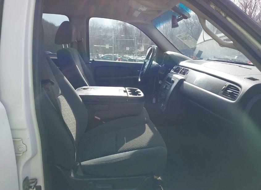 Photo 5 of 2008 Chevrolet Tahoe LS (VIN 1GNFK130X8R275556)