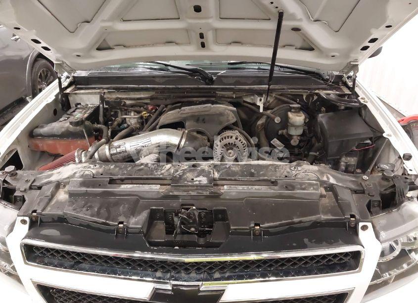 Photo 10 of 2007 Chevrolet Suburban 1500 LT (VIN 1GNFK16307J240138)