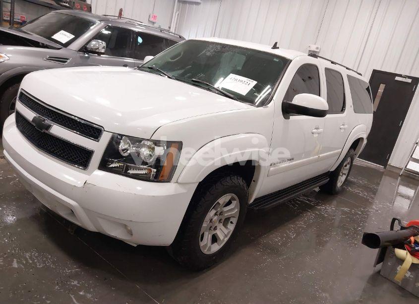 Photo 2 of 2007 Chevrolet Suburban 1500 LT (VIN 1GNFK16307J240138)