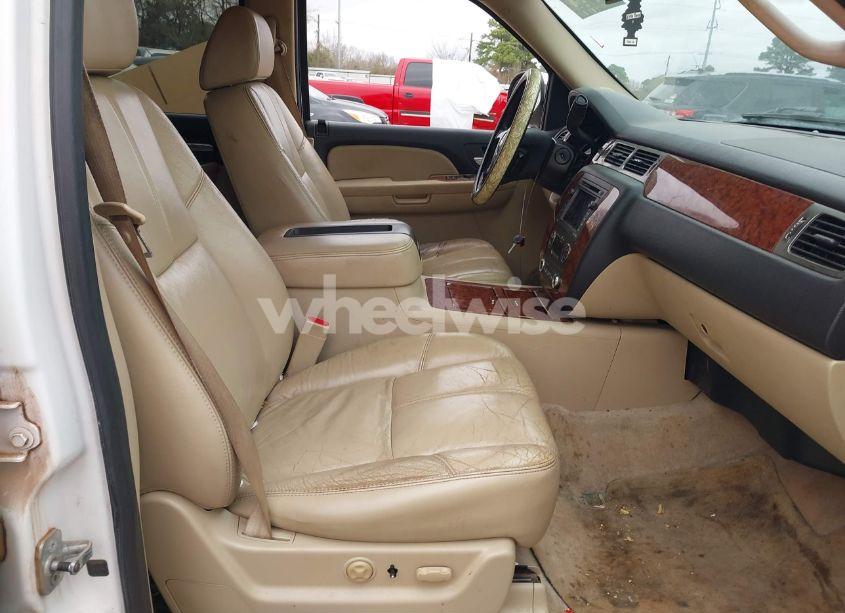Photo 5 of 2007 Chevrolet Suburban 1500 LTZ (VIN 1GNFK16307J254301)