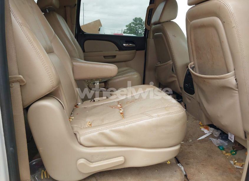 Photo 8 of 2007 Chevrolet Suburban 1500 LTZ (VIN 1GNFK16307J254301)