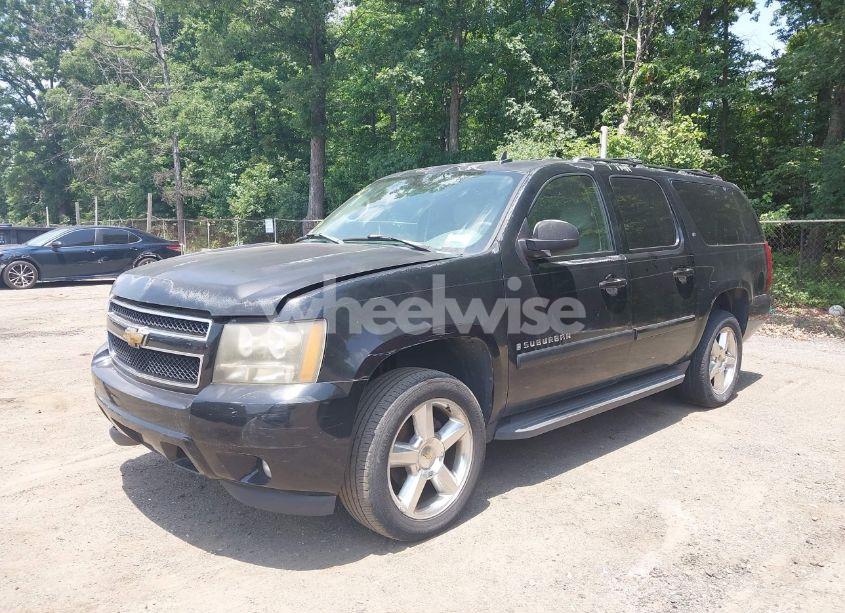 Photo 2 of 2007 Chevrolet Suburban 1500 LT (VIN 1GNFK16307J324024)