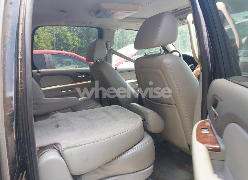 Photo 8 of 2007 Chevrolet Suburban 1500 LT (VIN 1GNFK16307J324024)