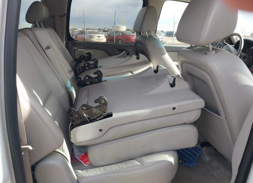 Photo 8 of 2008 Chevrolet Suburban 1500 LT (VIN 1GNFK16308J118283)