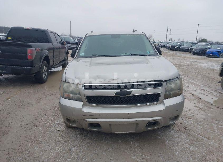 Photo 12 of 2009 Chevrolet Suburban 1500 LS (VIN 1GNFK16309R259972)