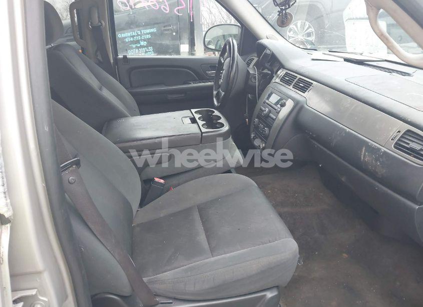 Photo 5 of 2009 Chevrolet Suburban 1500 LS (VIN 1GNFK16309R259972)