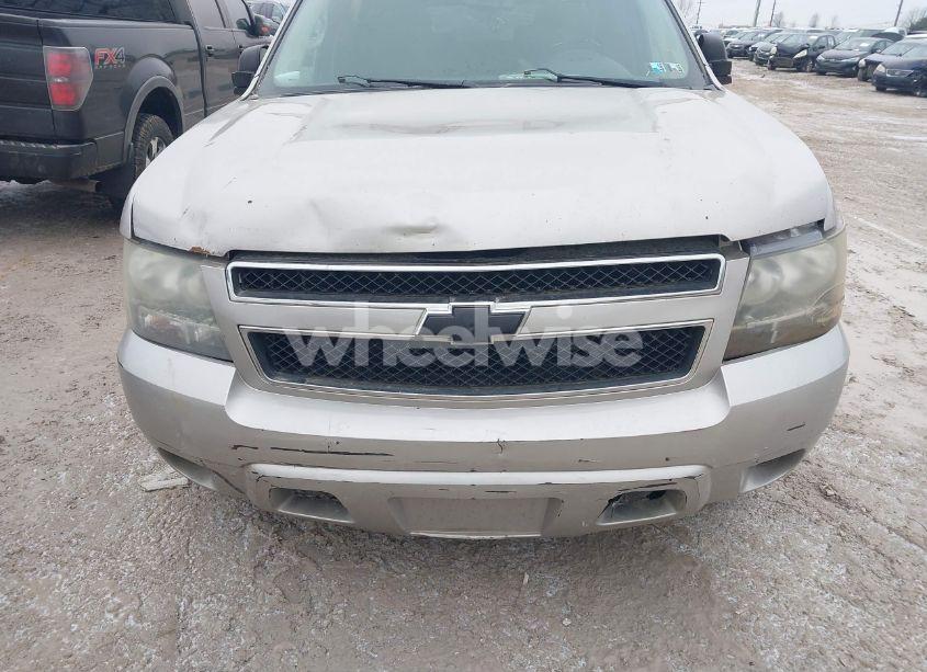 Photo 6 of 2009 Chevrolet Suburban 1500 LS (VIN 1GNFK16309R259972)