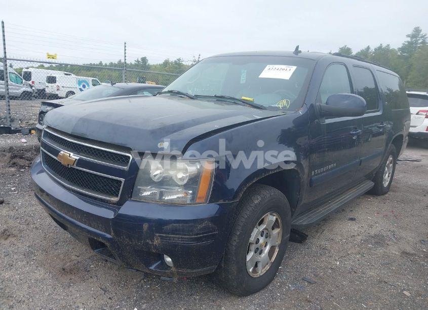 Photo 2 of 2007 Chevrolet Suburban 1500 LT (VIN 1GNFK16317J260379)