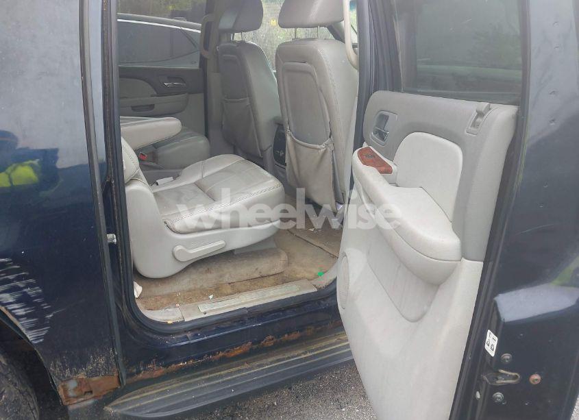 Photo 8 of 2007 Chevrolet Suburban 1500 LT (VIN 1GNFK16317J260379)