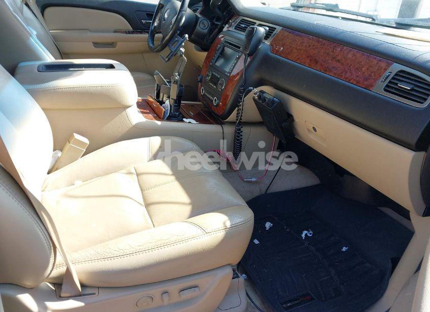 Photo 5 of 2007 Chevrolet Suburban 1500 LTZ (VIN 1GNFK16317J300556)