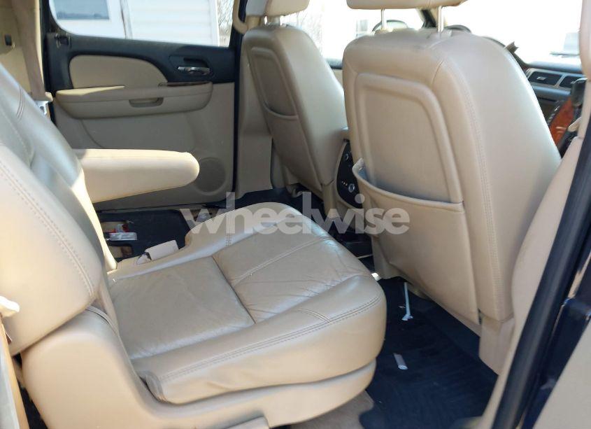 Photo 8 of 2007 Chevrolet Suburban 1500 LTZ (VIN 1GNFK16317J300556)