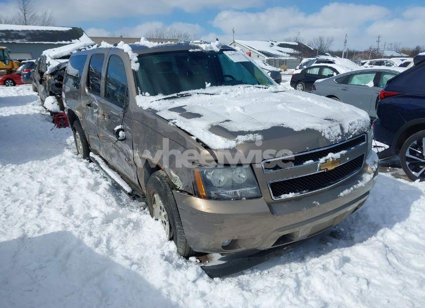 2007 Chevrolet Suburban 1500 LT (VIN 1GNFK16317R366798) main photo