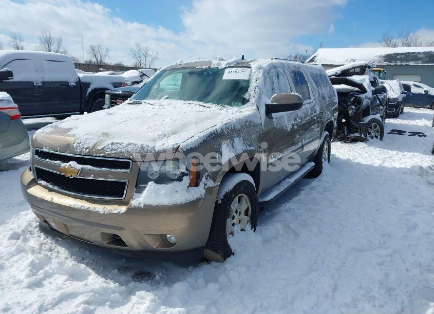 Photo 2 of 2007 Chevrolet Suburban 1500 LT (VIN 1GNFK16317R366798)
