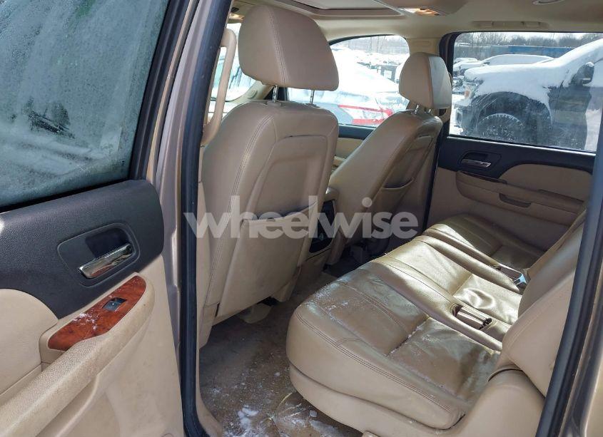 Photo 8 of 2007 Chevrolet Suburban 1500 LT (VIN 1GNFK16317R366798)