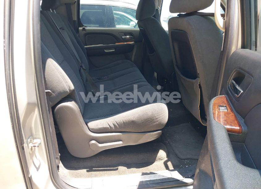 Photo 8 of 2007 Chevrolet Suburban 1500 LT (VIN 1GNFK16327J350303)